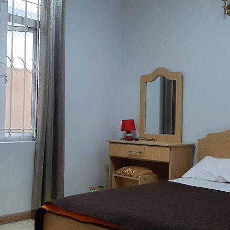 Ground Floor Lovely Two Bedrooms Apartment Flic en Flac Bagian luar foto