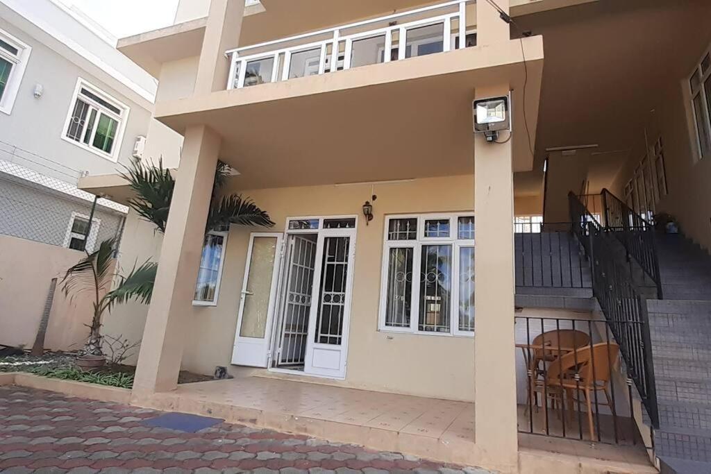 Ground Floor Lovely Two Bedrooms Apartment Flic en Flac Bagian luar foto
